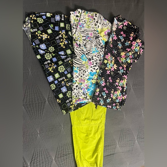 Other - Work Scrubs Women’s Size Medium Tops And Medium‎ Petite Pants